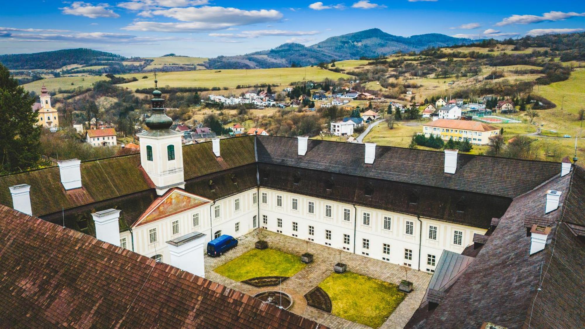 Sovi Dom- Historicke Apartmany Z 19 Storocia, 4Km Od Banskej Stiavnice Svätý Anton المظهر الخارجي الصورة