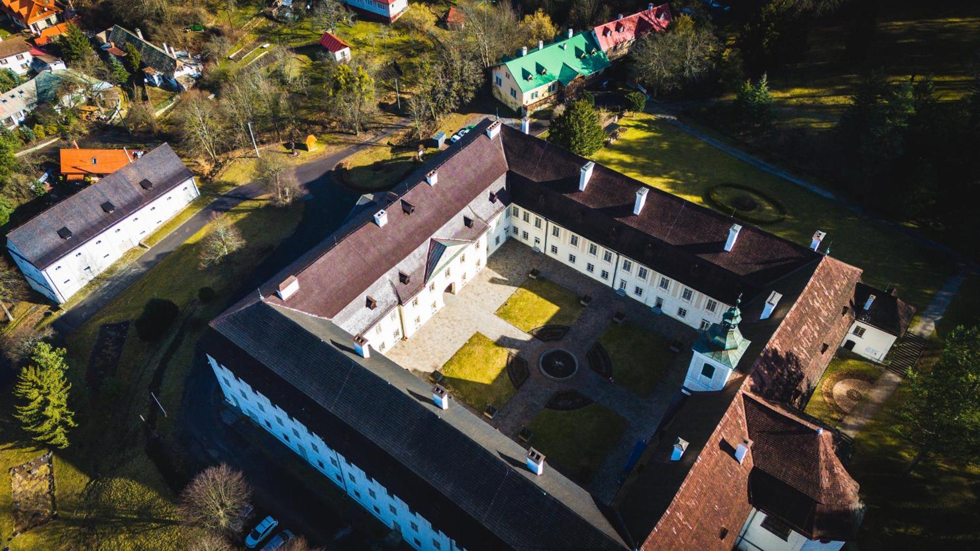 Sovi Dom- Historicke Apartmany Z 19 Storocia, 4Km Od Banskej Stiavnice Svätý Anton المظهر الخارجي الصورة