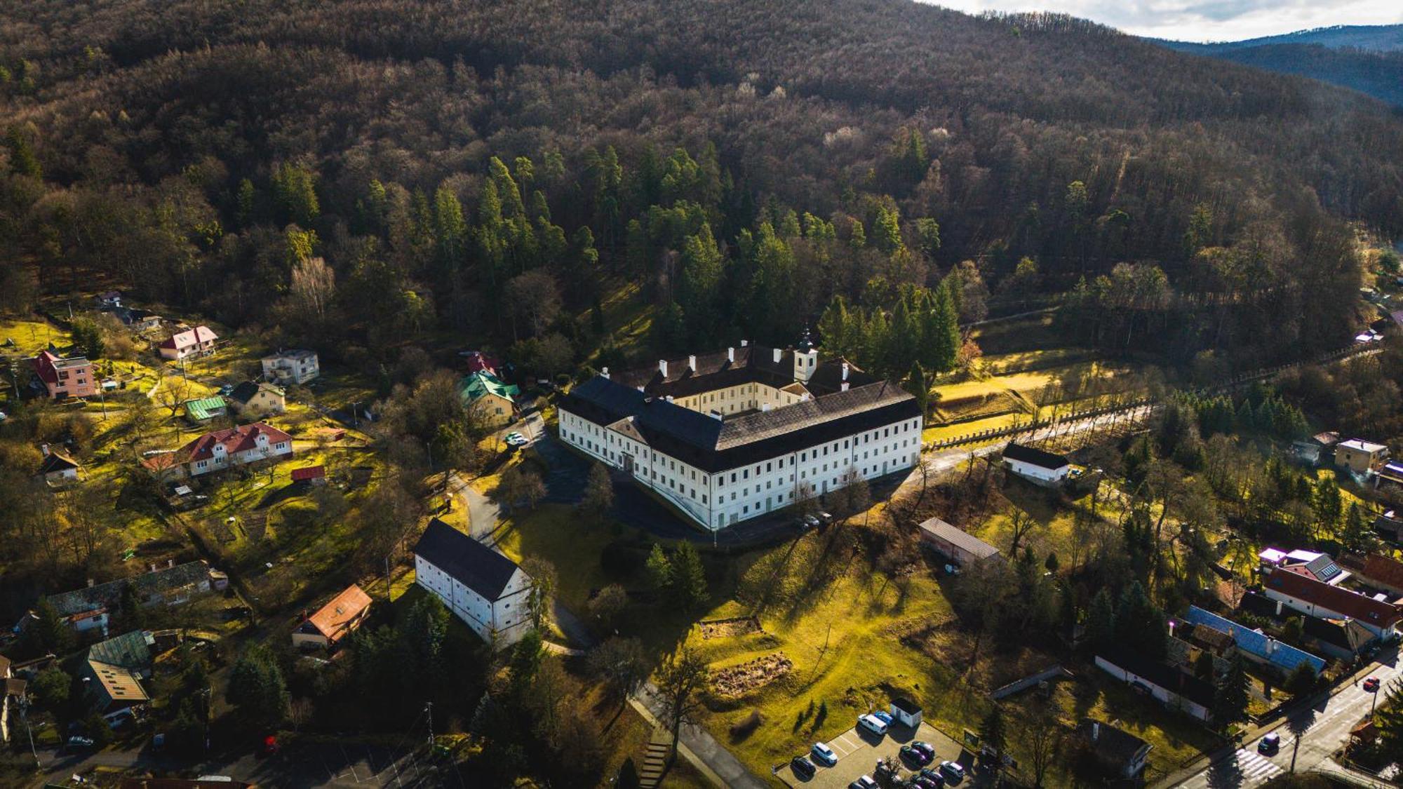 Sovi Dom- Historicke Apartmany Z 19 Storocia, 4Km Od Banskej Stiavnice Svätý Anton المظهر الخارجي الصورة