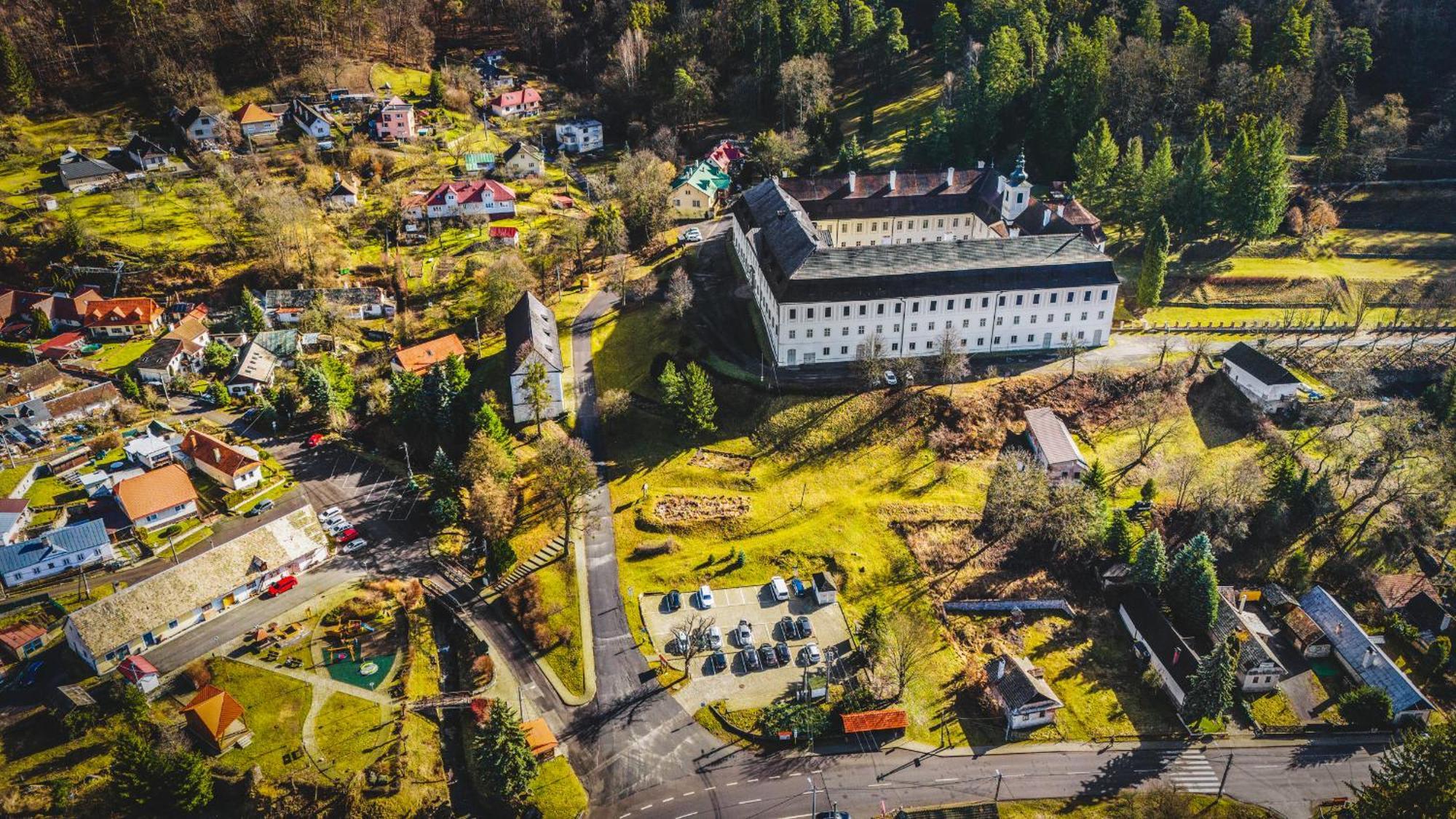 Sovi Dom- Historicke Apartmany Z 19 Storocia, 4Km Od Banskej Stiavnice Svätý Anton المظهر الخارجي الصورة