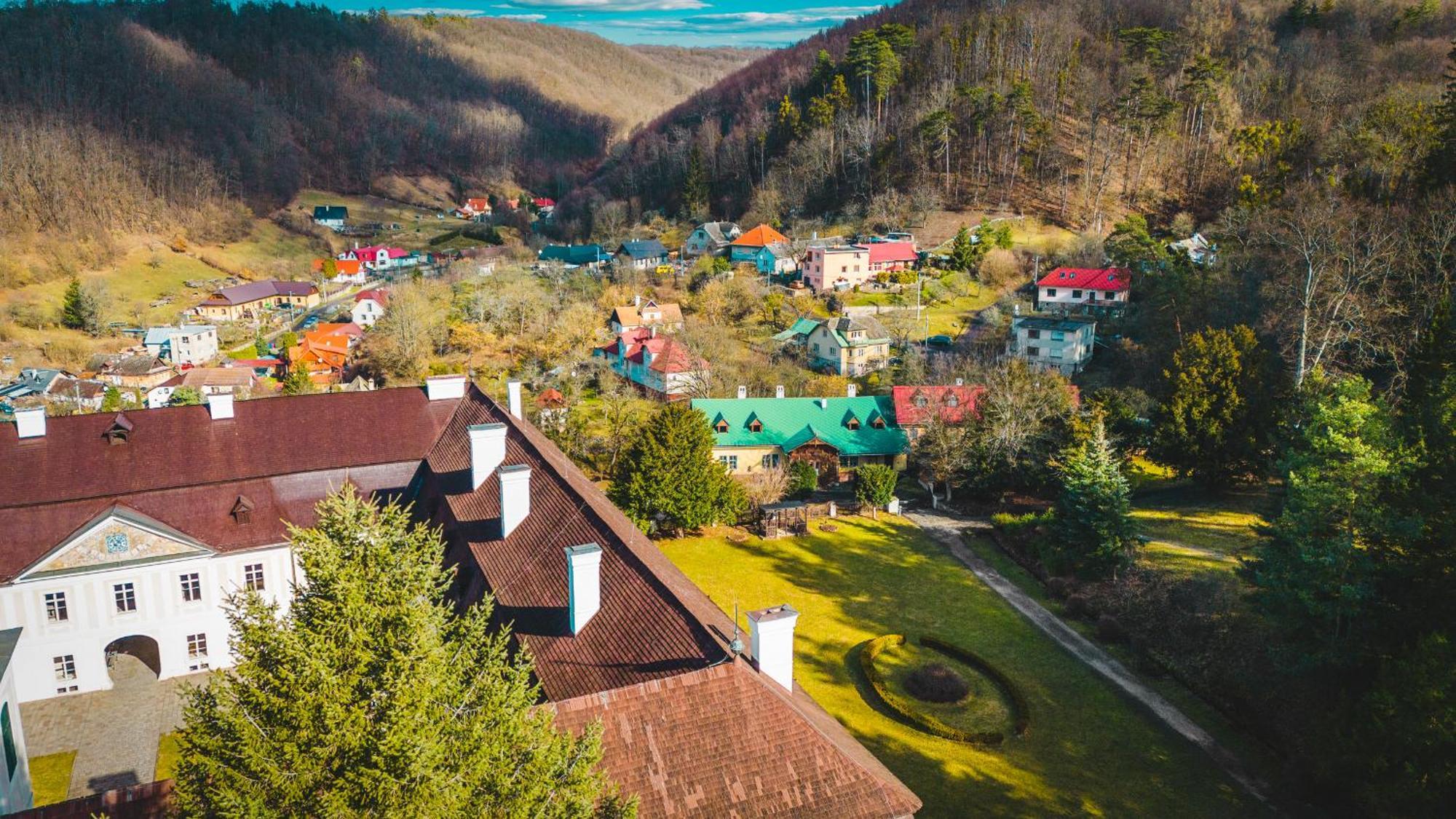 Sovi Dom- Historicke Apartmany Z 19 Storocia, 4Km Od Banskej Stiavnice Svätý Anton المظهر الخارجي الصورة
