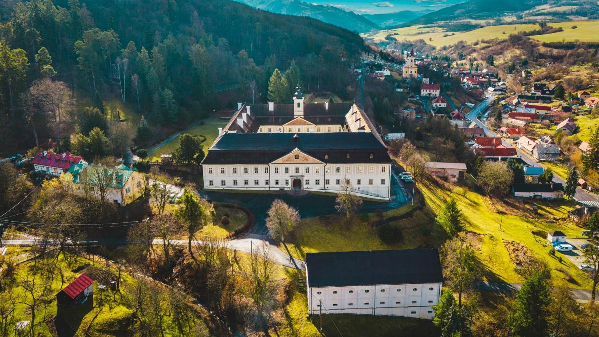 Sovi Dom- Historicke Apartmany Z 19 Storocia, 4Km Od Banskej Stiavnice Svätý Anton المظهر الخارجي الصورة